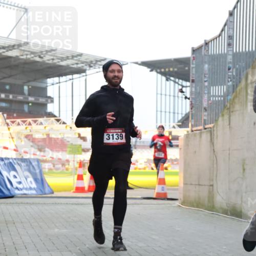 08.12.2024 - St. Pauli X-Mass-Run No. 14 H.Heesch http://msf.ph/oto/7490997 08.12.2024 09:57:12 Ziel 1741, 1754, 2956, 3139, 364, 384, 420, 1741, 3022, 3139 meine-sportfotos.de