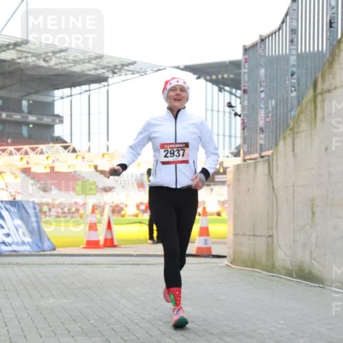 08.12.2024 - St. Pauli X-Mass-Run No. 14 H.Heesch http://msf.ph/oto/7490999 08.12.2024 10:05:01 Ziel 76, 172, 595, 748, 2485, 2758, 3007, 76, 2937 meine-sportfotos.de