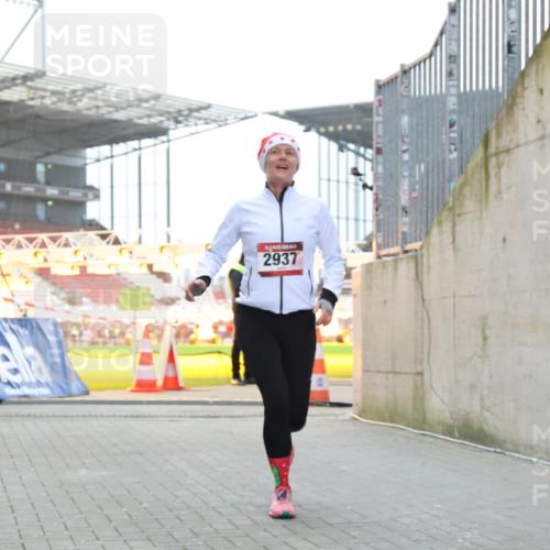 08.12.2024 - St. Pauli X-Mass-Run No. 14 H.Heesch http://msf.ph/oto/7491004 08.12.2024 10:05:01 Ziel 76, 172, 595, 748, 2485, 2758, 3007, 76, 2937 meine-sportfotos.de