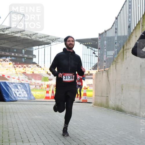 08.12.2024 - St. Pauli X-Mass-Run No. 14 H.Heesch http://msf.ph/oto/7491016 08.12.2024 09:57:12 Ziel 1741, 1754, 2956, 3139, 364, 384, 420, 1741, 3022, 3139 meine-sportfotos.de