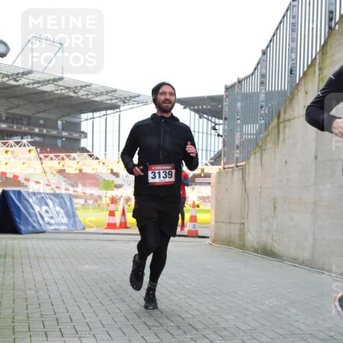 08.12.2024 - St. Pauli X-Mass-Run No. 14 H.Heesch http://msf.ph/oto/7491023 08.12.2024 09:57:12 Ziel 1741, 1754, 2956, 3139, 364, 384, 420, 1741, 3022, 3139 meine-sportfotos.de