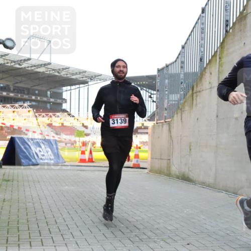 08.12.2024 - St. Pauli X-Mass-Run No. 14 H.Heesch http://msf.ph/oto/7491029 08.12.2024 09:57:12 Ziel 1741, 1754, 2956, 3139, 364, 384, 420, 1741, 3022, 3139 meine-sportfotos.de