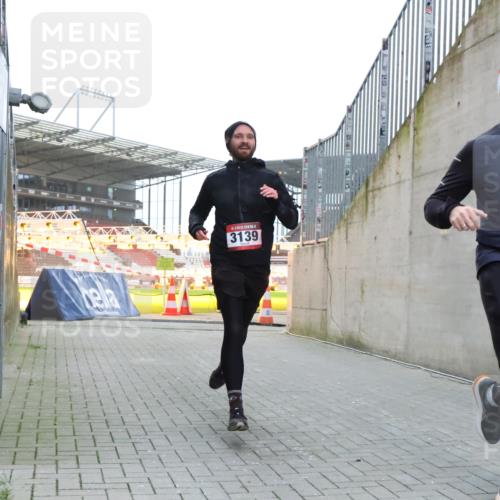 08.12.2024 - St. Pauli X-Mass-Run No. 14 H.Heesch http://msf.ph/oto/7491036 08.12.2024 09:57:12 Ziel 1741, 1754, 2956, 3139, 364, 384, 420, 1741, 3022, 3139 meine-sportfotos.de