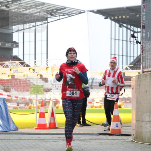 08.12.2024 - St. Pauli X-Mass-Run No. 14 H.Heesch http://msf.ph/oto/7491054 08.12.2024 09:57:14 Ziel 1741, 1754, 2956, 3139, 364, 384, 420, 3022, 3139 meine-sportfotos.de