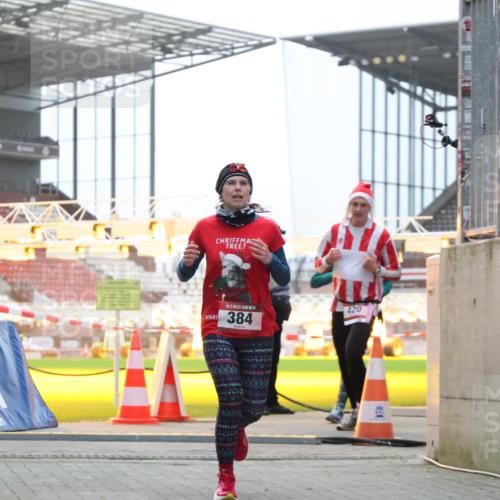 08.12.2024 - St. Pauli X-Mass-Run No. 14 H.Heesch http://msf.ph/oto/7491060 08.12.2024 09:57:14 Ziel 1741, 1754, 2956, 3139, 364, 384, 420, 3022, 3139 meine-sportfotos.de