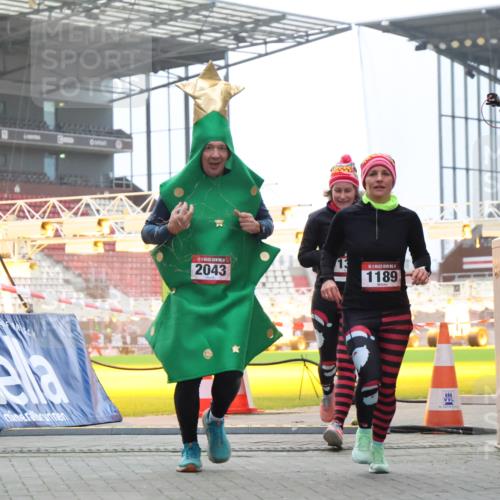 08.12.2024 - St. Pauli X-Mass-Run No. 14 H.Heesch http://msf.ph/oto/7491064 08.12.2024 10:05:09 Ziel 76, 172, 2758, 2937, 3007, 1189, 1355, 2042, 2043 meine-sportfotos.de