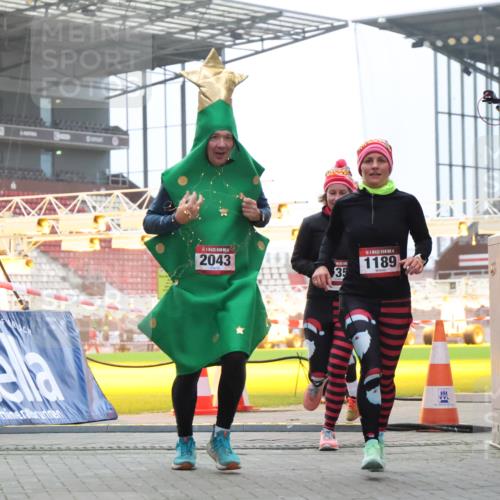 08.12.2024 - St. Pauli X-Mass-Run No. 14 H.Heesch http://msf.ph/oto/7491069 08.12.2024 10:05:09 Ziel 76, 172, 2758, 2937, 3007, 1189, 1355, 2042, 2043 meine-sportfotos.de