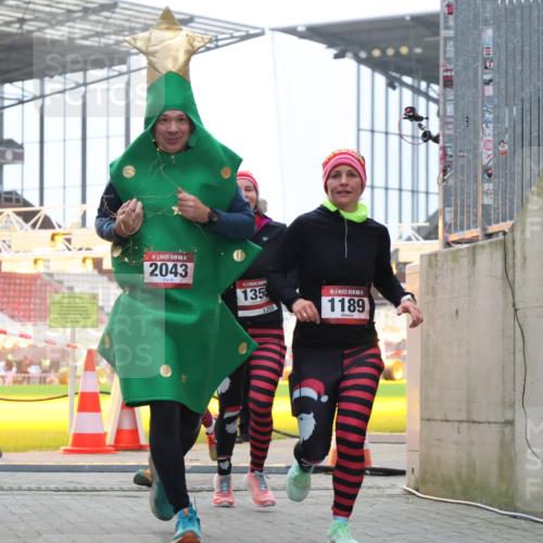 08.12.2024 - St. Pauli X-Mass-Run No. 14 H.Heesch http://msf.ph/oto/7491077 08.12.2024 10:05:10 Ziel 76, 172, 2758, 2937, 3007, 1189, 1355, 2042, 2043 meine-sportfotos.de