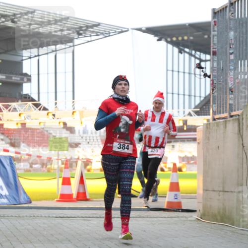 08.12.2024 - St. Pauli X-Mass-Run No. 14 H.Heesch http://msf.ph/oto/7491079 08.12.2024 09:57:14 Ziel 1741, 1754, 2956, 3139, 364, 384, 420, 3022, 3139 meine-sportfotos.de
