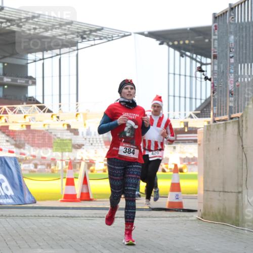 08.12.2024 - St. Pauli X-Mass-Run No. 14 H.Heesch http://msf.ph/oto/7491083 08.12.2024 09:57:15 Ziel 1741, 1754, 2956, 3139, 364, 384, 420, 3022 meine-sportfotos.de
