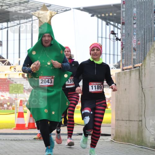 08.12.2024 - St. Pauli X-Mass-Run No. 14 H.Heesch http://msf.ph/oto/7491085 08.12.2024 10:05:10 Ziel 76, 172, 2758, 2937, 3007, 1189, 1355, 2042, 2043 meine-sportfotos.de