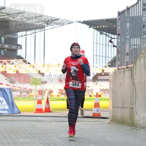 08.12.2024 - St. Pauli X-Mass-Run No. 14 H.Heesch http://msf.ph/oto/7491100 08.12.2024 09:57:15 Ziel 1741, 1754, 2956, 3139, 364, 384, 420, 3022 meine-sportfotos.de