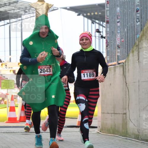 08.12.2024 - St. Pauli X-Mass-Run No. 14 H.Heesch http://msf.ph/oto/7491103 08.12.2024 10:05:10 Ziel 76, 172, 2758, 2937, 3007, 1189, 1355, 2042, 2043 meine-sportfotos.de