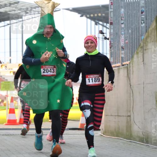 08.12.2024 - St. Pauli X-Mass-Run No. 14 H.Heesch http://msf.ph/oto/7491111 08.12.2024 10:05:10 Ziel 76, 172, 2758, 2937, 3007, 1189, 1355, 2042, 2043 meine-sportfotos.de