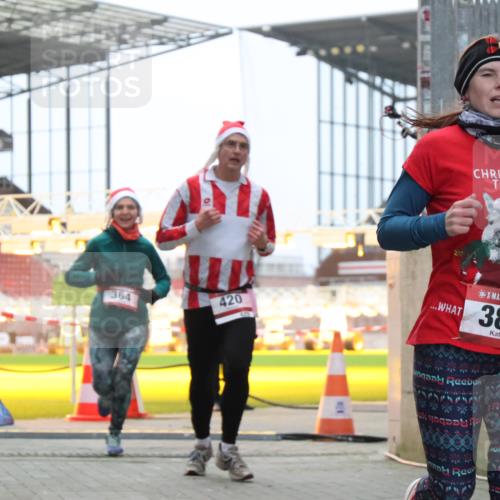 08.12.2024 - St. Pauli X-Mass-Run No. 14 H.Heesch http://msf.ph/oto/7491114 08.12.2024 09:57:16 Ziel 384, 1741, 1754, 2956, 3139, 364, 384, 420, 755, 763, 1982, 3022 meine-sportfotos.de