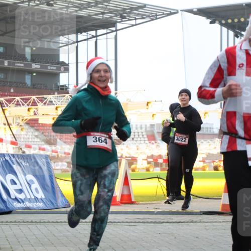 08.12.2024 - St. Pauli X-Mass-Run No. 14 H.Heesch http://msf.ph/oto/7491186 08.12.2024 09:57:17 Ziel 364, 384, 420, 1741, 1754, 2956, 3139, 364, 384, 420, 755, 763, 904, 1982, 3022 meine-sportfotos.de