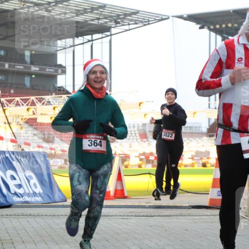 08.12.2024 - St. Pauli X-Mass-Run No. 14 H.Heesch http://msf.ph/oto/7491192 08.12.2024 09:57:17 Ziel 364, 384, 420, 1741, 1754, 2956, 3139, 364, 384, 420, 755, 763, 904, 1982, 3022 meine-sportfotos.de