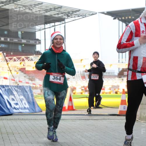 08.12.2024 - St. Pauli X-Mass-Run No. 14 H.Heesch http://msf.ph/oto/7491202 08.12.2024 09:57:17 Ziel 364, 384, 420, 1741, 1754, 2956, 3139, 364, 384, 420, 755, 763, 904, 1982, 3022 meine-sportfotos.de