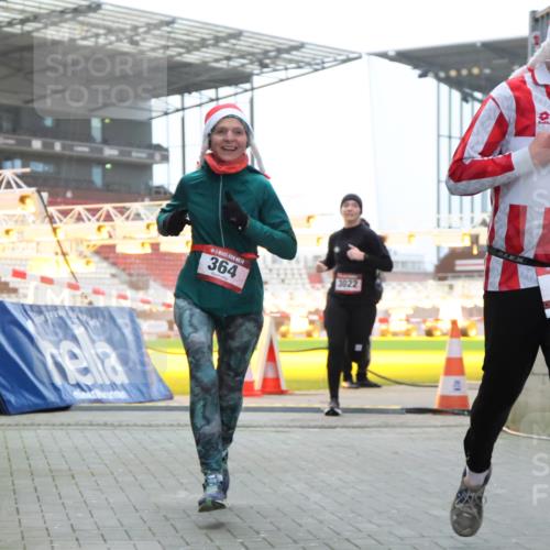 08.12.2024 - St. Pauli X-Mass-Run No. 14 H.Heesch http://msf.ph/oto/7491210 08.12.2024 09:57:17 Ziel 364, 384, 420, 1741, 1754, 2956, 3139, 364, 384, 420, 755, 763, 904, 1982, 3022 meine-sportfotos.de
