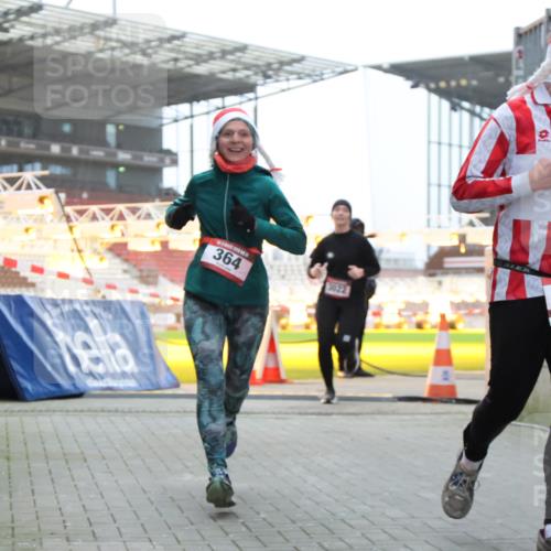 08.12.2024 - St. Pauli X-Mass-Run No. 14 H.Heesch http://msf.ph/oto/7491217 08.12.2024 09:57:18 Ziel 364, 384, 420, 1741, 1754, 2956, 3139, 364, 384, 420, 755, 763, 904, 1982, 3022 meine-sportfotos.de