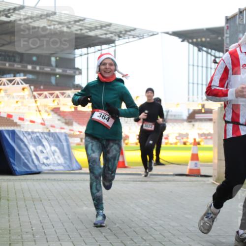 08.12.2024 - St. Pauli X-Mass-Run No. 14 H.Heesch http://msf.ph/oto/7491222 08.12.2024 09:57:18 Ziel 364, 384, 420, 1741, 1754, 2956, 3139, 364, 384, 420, 755, 763, 904, 1982, 3022 meine-sportfotos.de