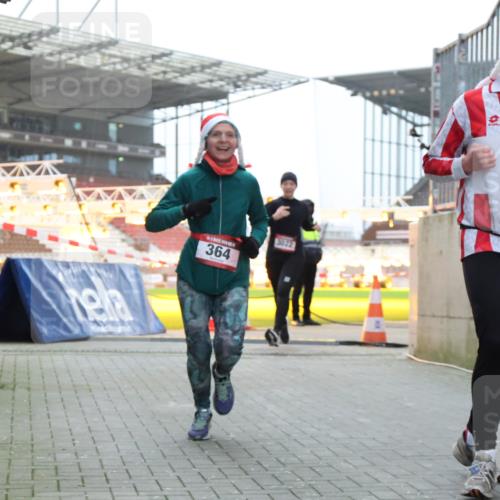 08.12.2024 - St. Pauli X-Mass-Run No. 14 H.Heesch http://msf.ph/oto/7491238 08.12.2024 09:57:18 Ziel 364, 384, 420, 1741, 1754, 2956, 3139, 364, 384, 420, 755, 763, 904, 1982, 3022 meine-sportfotos.de