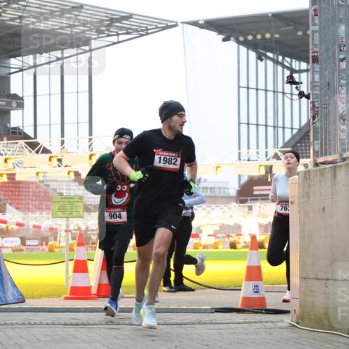 08.12.2024 - St. Pauli X-Mass-Run No. 14 H.Heesch http://msf.ph/oto/7491370 08.12.2024 09:57:22 Ziel 364, 384, 420, 1741, 3022, 3139, 755, 763, 904, 1291, 1982, 2267, 3022 meine-sportfotos.de