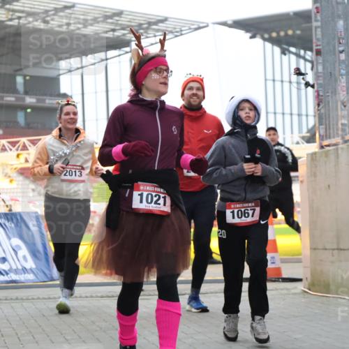 08.12.2024 - St. Pauli X-Mass-Run No. 14 H.Heesch http://msf.ph/oto/7491378 08.12.2024 10:05:22 Ziel 1189, 1355, 2042, 2043, 24, 1021, 1067, 2013, 2015, 2836, 3077, 3313, 3317, 3318 meine-sportfotos.de