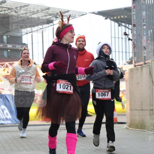 08.12.2024 - St. Pauli X-Mass-Run No. 14 H.Heesch http://msf.ph/oto/7491382 08.12.2024 10:05:22 Ziel 1189, 1355, 2042, 2043, 24, 1021, 1067, 2013, 2015, 2836, 3077, 3313, 3317, 3318 meine-sportfotos.de
