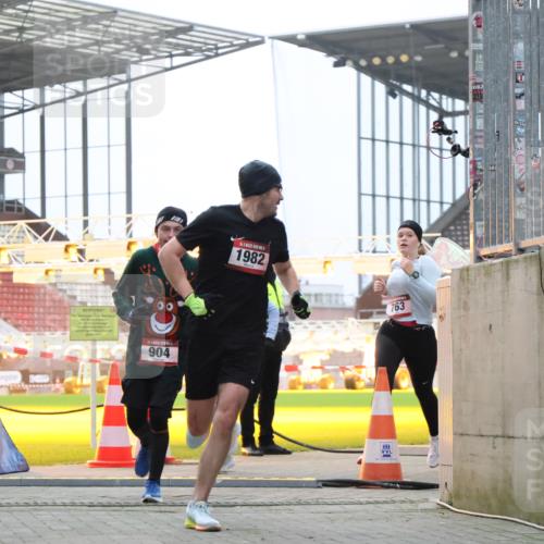 08.12.2024 - St. Pauli X-Mass-Run No. 14 H.Heesch http://msf.ph/oto/7491383 08.12.2024 09:57:22 Ziel 364, 384, 420, 1741, 3022, 3139, 755, 763, 904, 1291, 1982, 2267, 3022 meine-sportfotos.de