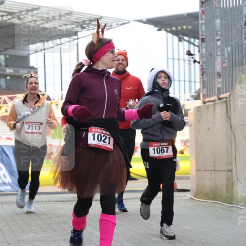 08.12.2024 - St. Pauli X-Mass-Run No. 14 H.Heesch http://msf.ph/oto/7491388 08.12.2024 10:05:22 Ziel 1189, 1355, 2042, 2043, 24, 1021, 1067, 2013, 2015, 2836, 3077, 3313, 3317, 3318 meine-sportfotos.de
