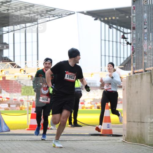 08.12.2024 - St. Pauli X-Mass-Run No. 14 H.Heesch http://msf.ph/oto/7491390 08.12.2024 09:57:22 Ziel 364, 384, 420, 1741, 3022, 3139, 755, 763, 904, 1291, 1982, 2267, 3022 meine-sportfotos.de