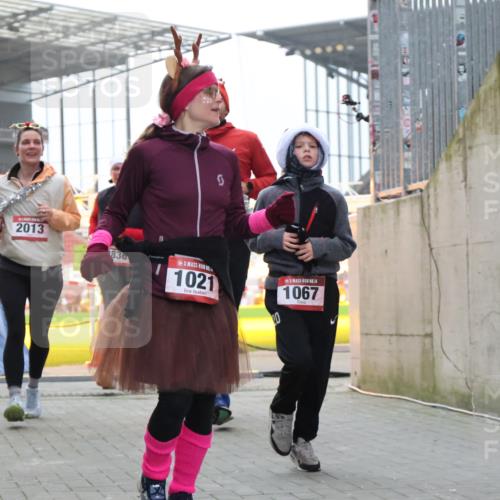 08.12.2024 - St. Pauli X-Mass-Run No. 14 H.Heesch http://msf.ph/oto/7491400 08.12.2024 10:05:22 Ziel 1189, 1355, 2042, 2043, 24, 1021, 1067, 2013, 2015, 2836, 3077, 3313, 3317, 3318 meine-sportfotos.de