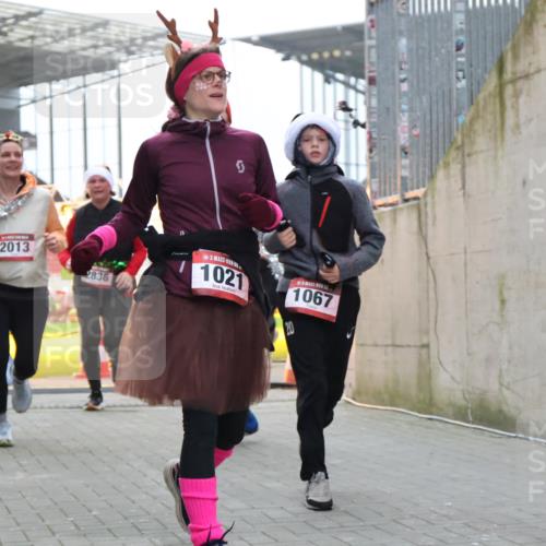 08.12.2024 - St. Pauli X-Mass-Run No. 14 H.Heesch http://msf.ph/oto/7491418 08.12.2024 10:05:22 Ziel 1189, 1355, 2042, 2043, 24, 1021, 1067, 2013, 2015, 2836, 3077, 3313, 3317, 3318 meine-sportfotos.de