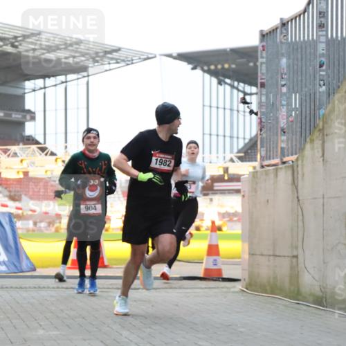 08.12.2024 - St. Pauli X-Mass-Run No. 14 H.Heesch http://msf.ph/oto/7491429 08.12.2024 09:57:23 Ziel 364, 384, 420, 1741, 3022, 3139, 755, 763, 904, 1291, 1982, 2267 meine-sportfotos.de