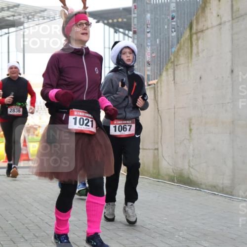 08.12.2024 - St. Pauli X-Mass-Run No. 14 H.Heesch http://msf.ph/oto/7491434 08.12.2024 10:05:22 Ziel 1189, 1355, 2042, 2043, 24, 1021, 1067, 2013, 2015, 2836, 3077, 3313, 3317, 3318 meine-sportfotos.de