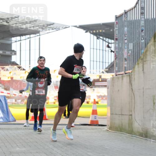 08.12.2024 - St. Pauli X-Mass-Run No. 14 H.Heesch http://msf.ph/oto/7491436 08.12.2024 09:57:23 Ziel 364, 384, 420, 1741, 3022, 3139, 755, 763, 904, 1291, 1982, 2267 meine-sportfotos.de