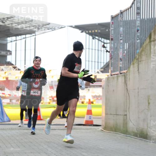 08.12.2024 - St. Pauli X-Mass-Run No. 14 H.Heesch http://msf.ph/oto/7491442 08.12.2024 09:57:23 Ziel 364, 384, 420, 1741, 3022, 3139, 755, 763, 904, 1291, 1982, 2267 meine-sportfotos.de