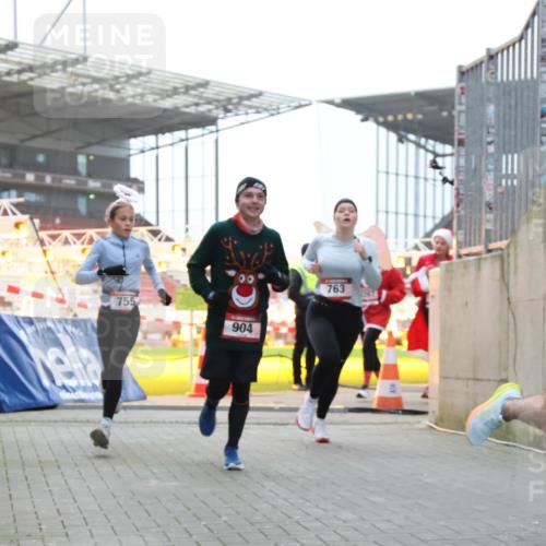 08.12.2024 - St. Pauli X-Mass-Run No. 14 H.Heesch http://msf.ph/oto/7491454 08.12.2024 09:57:24 Ziel 364, 384, 420, 755, 763, 1741, 1982, 3022, 3139, 755, 763, 904, 1291, 1982, 2267 meine-sportfotos.de