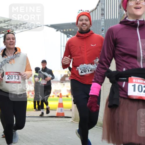 08.12.2024 - St. Pauli X-Mass-Run No. 14 H.Heesch http://msf.ph/oto/7491459 08.12.2024 10:05:24 Ziel 1021, 1067, 1189, 1355, 2013, 2042, 2043, 24, 1021, 1067, 2013, 2015, 2165, 2836, 3077, 3311, 3313, 3314, 3315, 3317, 3318 meine-sportfotos.de