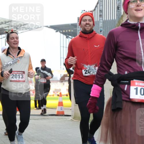 08.12.2024 - St. Pauli X-Mass-Run No. 14 H.Heesch http://msf.ph/oto/7491464 08.12.2024 10:05:24 Ziel 1021, 1067, 1189, 1355, 2013, 2042, 2043, 24, 1021, 1067, 2013, 2015, 2165, 2836, 3077, 3311, 3313, 3314, 3315, 3317, 3318 meine-sportfotos.de