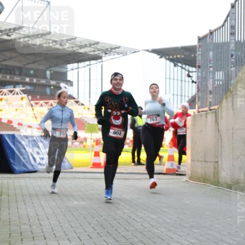 08.12.2024 - St. Pauli X-Mass-Run No. 14 H.Heesch http://msf.ph/oto/7491468 08.12.2024 09:57:24 Ziel 364, 384, 420, 755, 763, 1741, 1982, 3022, 3139, 755, 763, 904, 1291, 1982, 2267 meine-sportfotos.de
