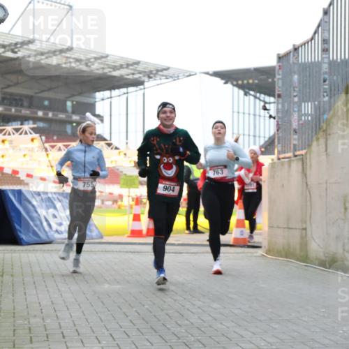 08.12.2024 - St. Pauli X-Mass-Run No. 14 H.Heesch http://msf.ph/oto/7491475 08.12.2024 09:57:24 Ziel 364, 384, 420, 755, 763, 1741, 1982, 3022, 3139, 755, 763, 904, 1291, 1982, 2267 meine-sportfotos.de