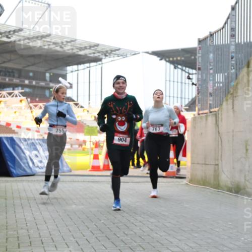 08.12.2024 - St. Pauli X-Mass-Run No. 14 H.Heesch http://msf.ph/oto/7491482 08.12.2024 09:57:24 Ziel 364, 384, 420, 755, 763, 1741, 1982, 3022, 3139, 755, 763, 904, 1291, 1982, 2267 meine-sportfotos.de