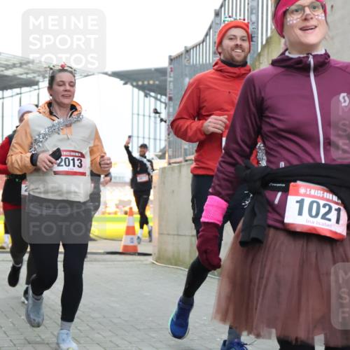 08.12.2024 - St. Pauli X-Mass-Run No. 14 H.Heesch http://msf.ph/oto/7491487 08.12.2024 10:05:24 Ziel 1021, 1067, 1189, 1355, 2013, 2042, 2043, 24, 1021, 1067, 2013, 2015, 2165, 2836, 3077, 3311, 3313, 3314, 3315, 3317, 3318 meine-sportfotos.de
