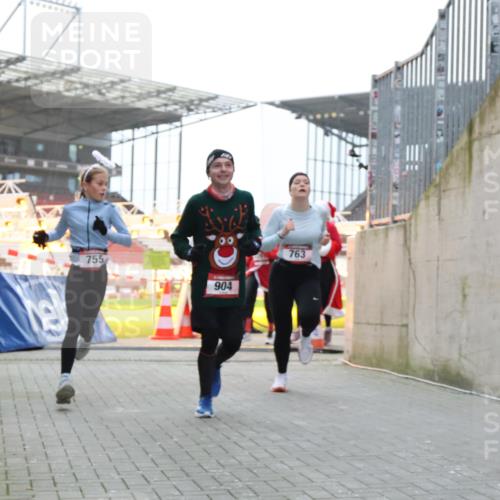 08.12.2024 - St. Pauli X-Mass-Run No. 14 H.Heesch http://msf.ph/oto/7491489 08.12.2024 09:57:24 Ziel 364, 384, 420, 755, 763, 1741, 1982, 3022, 3139, 755, 763, 904, 1291, 1982, 2267 meine-sportfotos.de