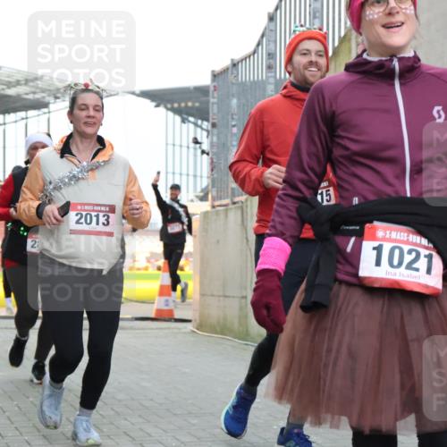 08.12.2024 - St. Pauli X-Mass-Run No. 14 H.Heesch http://msf.ph/oto/7491492 08.12.2024 10:05:24 Ziel 1021, 1067, 1189, 1355, 2013, 2042, 2043, 24, 1021, 1067, 2013, 2015, 2165, 2836, 3077, 3311, 3313, 3314, 3315, 3317, 3318 meine-sportfotos.de