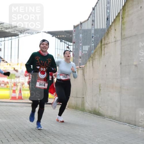 08.12.2024 - St. Pauli X-Mass-Run No. 14 H.Heesch http://msf.ph/oto/7491495 08.12.2024 09:57:24 Ziel 364, 384, 420, 755, 763, 1741, 1982, 3022, 3139, 755, 763, 904, 1291, 1982, 2267 meine-sportfotos.de