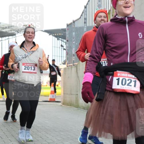 08.12.2024 - St. Pauli X-Mass-Run No. 14 H.Heesch http://msf.ph/oto/7491499 08.12.2024 10:05:24 Ziel 1021, 1067, 1189, 1355, 2013, 2042, 2043, 24, 1021, 1067, 2013, 2015, 2165, 2836, 3077, 3311, 3313, 3314, 3315, 3317, 3318 meine-sportfotos.de