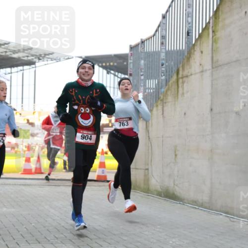 08.12.2024 - St. Pauli X-Mass-Run No. 14 H.Heesch http://msf.ph/oto/7491509 08.12.2024 09:57:24 Ziel 364, 384, 420, 755, 763, 1741, 1982, 3022, 3139, 755, 763, 904, 1291, 1982, 2267 meine-sportfotos.de